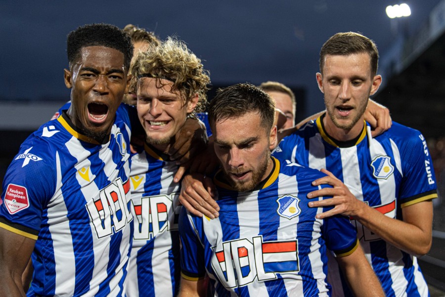 Ozan Canlı “Eyndhoven”ə 1 qol bəs etdi