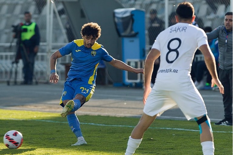 Qərb derbisində heç-heçə - VİDEO