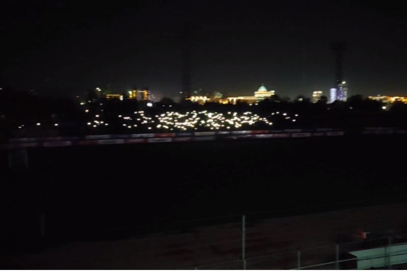 Rusiya millisinin oyunundan öncə stadionda işıqlar söndü