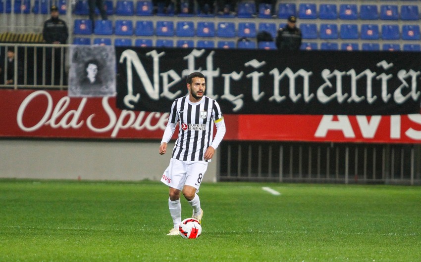 Emin Mahmudov “Neftçi”də qaldı