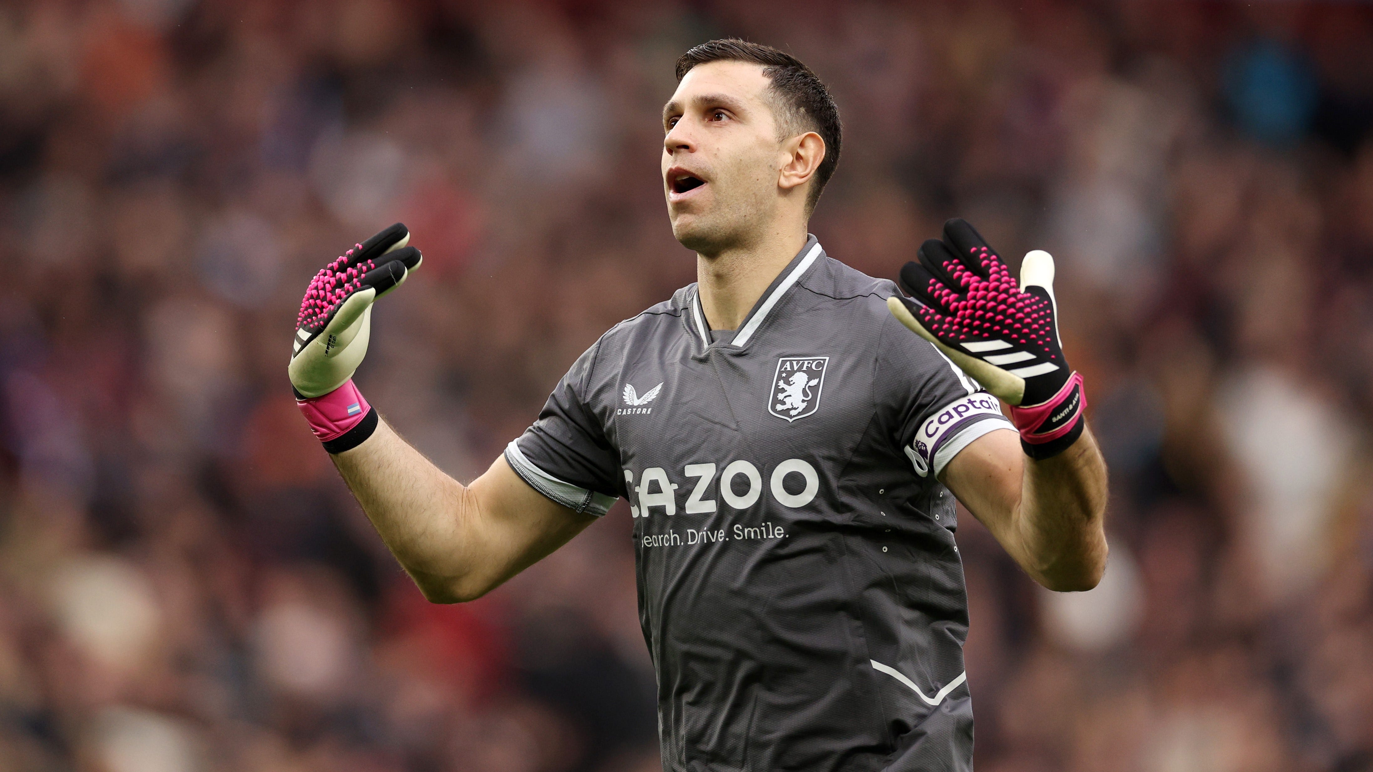 Emiliano Martinez İngiltərə nəhənglərinin hədəfində