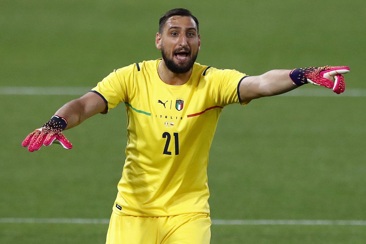 Canluici Donnarumma “Milan” azarkeşlərinin tənqidindən kədərlidir