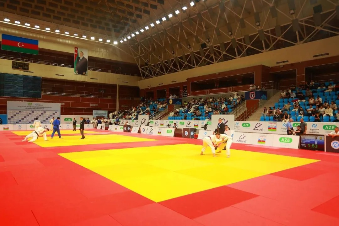 Qadınlar və kişilər arasında Bakı şəhər çempionatı start götürdü