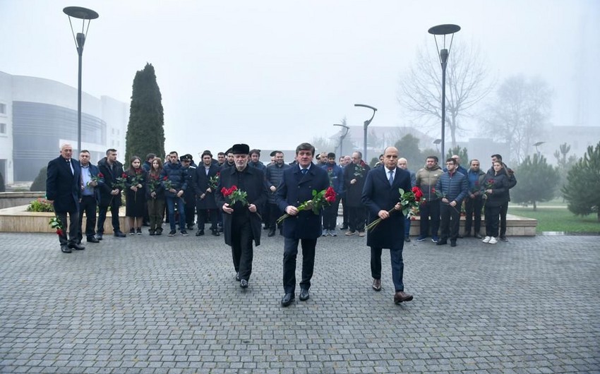 “Vüqar Həşimov Memorialı”nın iştirakçıları Heydər Əliyevin abidəsini ziyarət ediblər