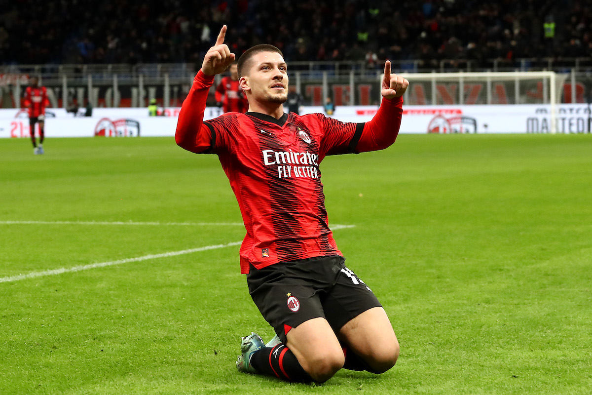 “Zenit” Yoviçlə bağlı “Milan”a sorğu göndərdi