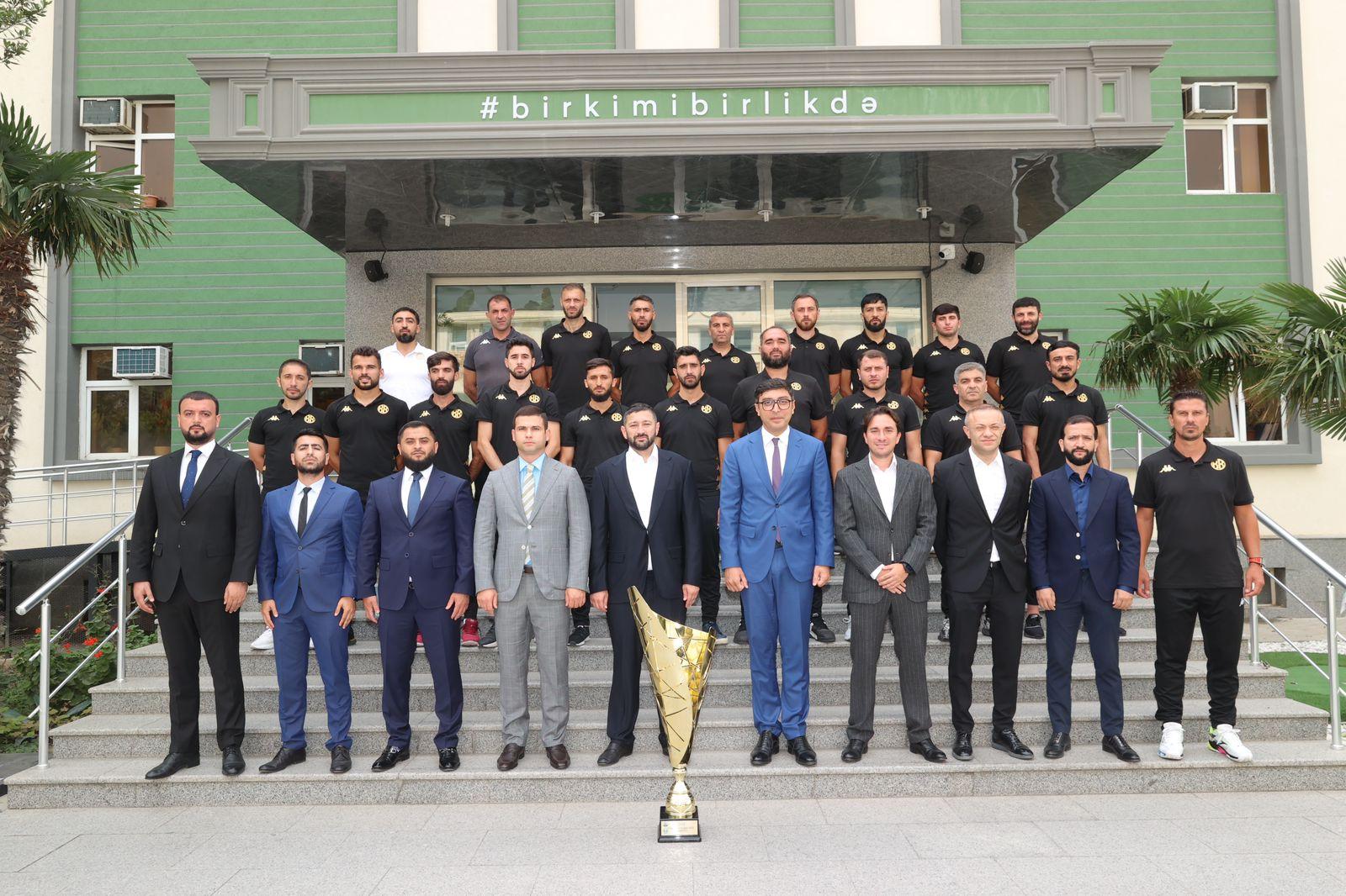 Fərid Qayıbov ÇL-in qalibi olan “Birbaşa Bakı” ilə görüşüb