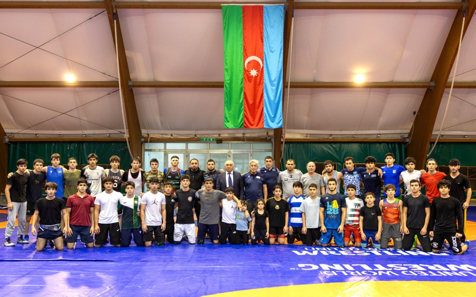 Güləş məşqçilərinin Ümumrespublika seminarına yekun vuruldu