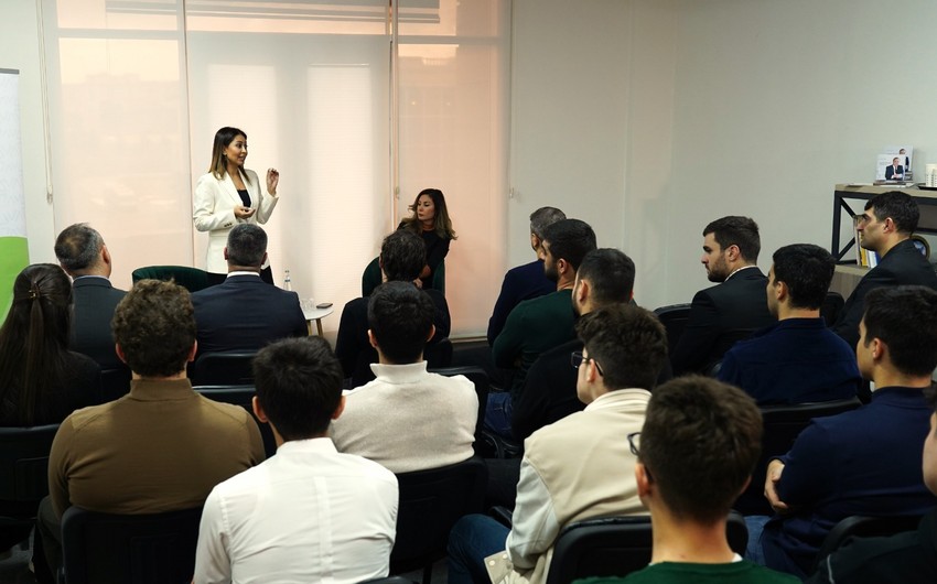 Üzgüçülük Federasiyası idmançılar üçün seminar keçirib