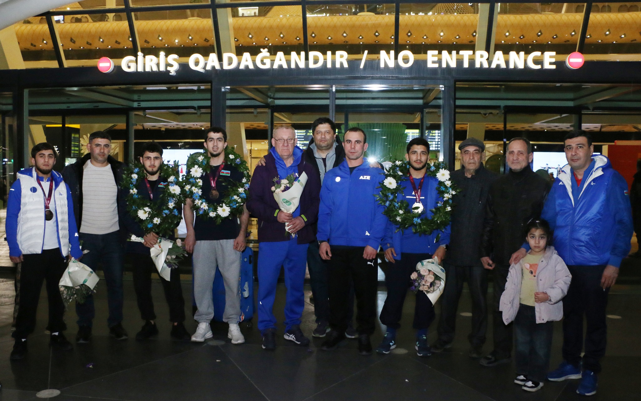 AÇ-də 4 medal qazanmış komandamız vətənə qayıtdı