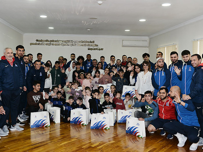 Milli üzvləri uşaq evində