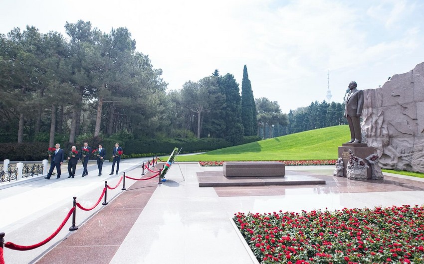 CEV prezidenti Fəxri xiyabanı ziyarət edib