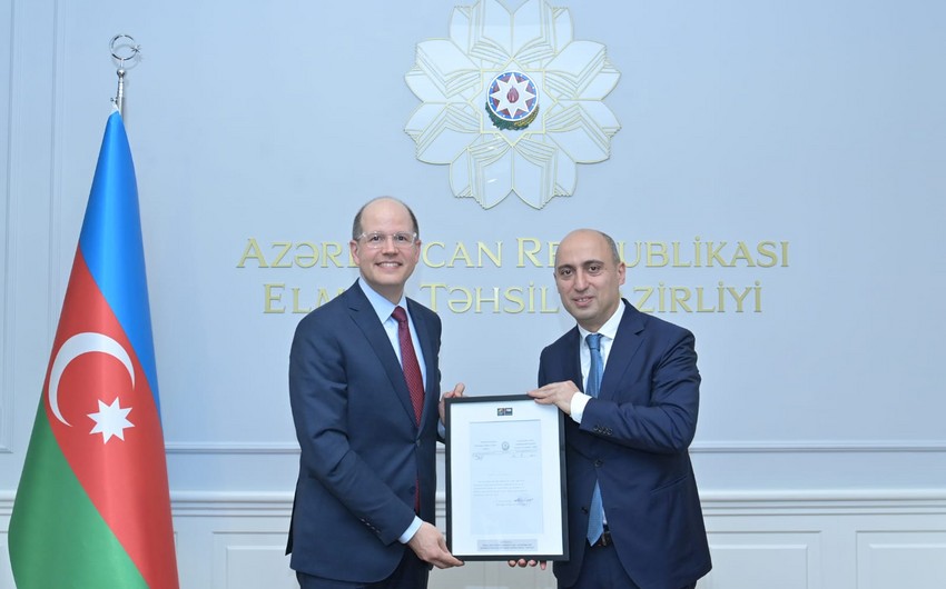 Emin Əmrullayev Beynəlxalq Basketbol Federasiyasının baş katibi ilə görüşüb