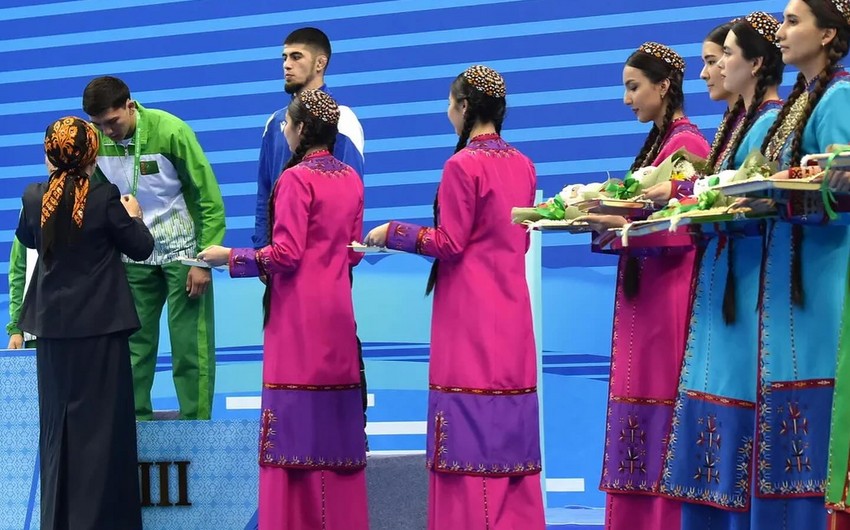 Azərbaycan güləşçilərindən Türkmənistanda üç medal