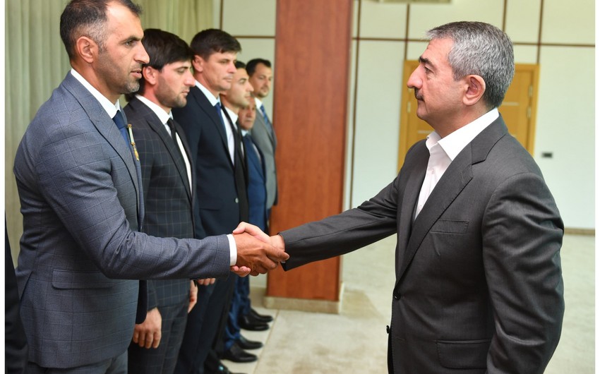 AÇ-nin qalibi olan Azərbaycanın millisi mükafatlandırılıb