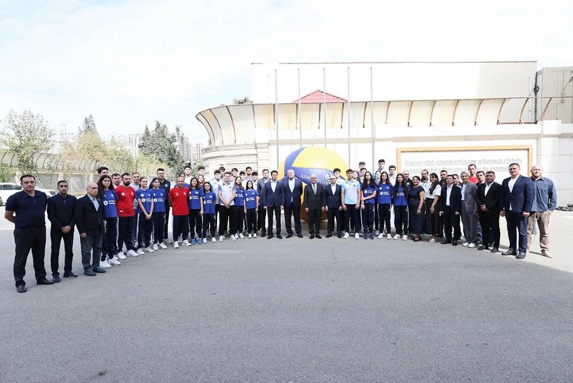 Federasiya prezidenti MDB Oyunların iştirak edəcək voleybolçularla görüşdü