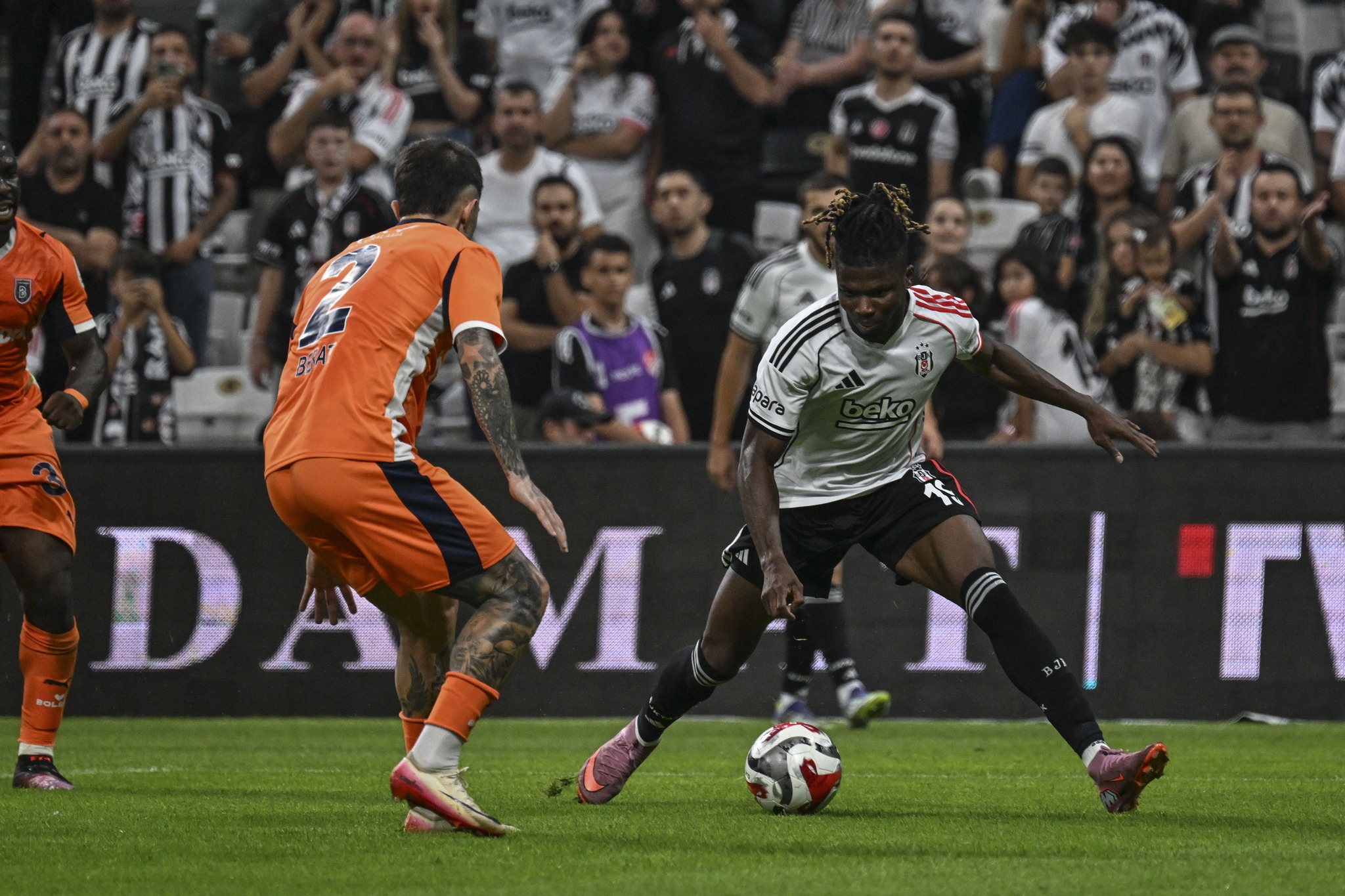 “Qalatasaray” və “Beşiktaş”dan qələbə