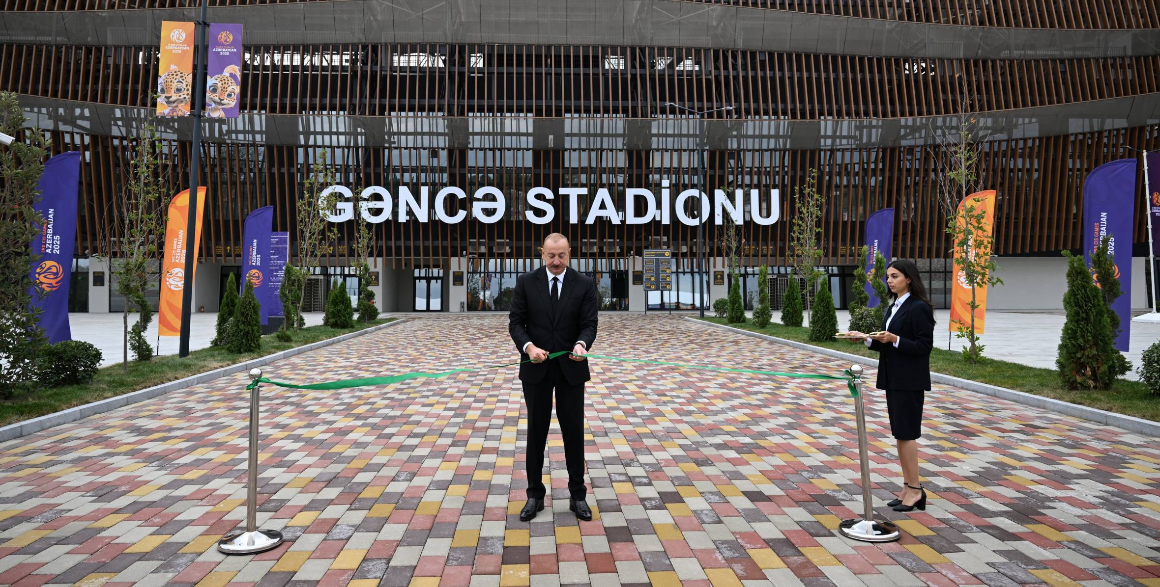 Prezident İlham Əliyev Gəncə şəhər stadionunun açılışında iştirak edib
