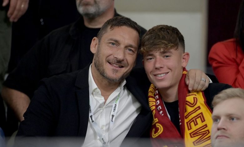Totti izlədiyi yeganə futbolçudan söhbət açdı