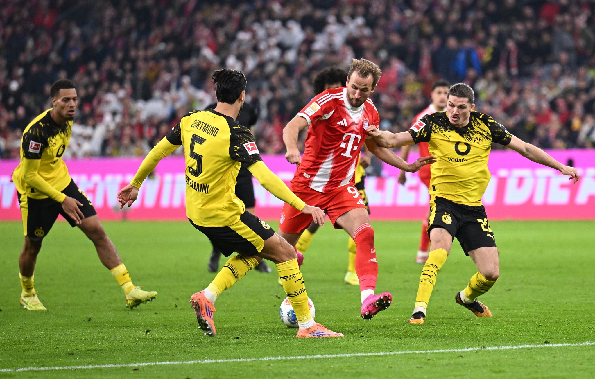 “Bayern” “Borussiya”nı xalsız yola saldı
