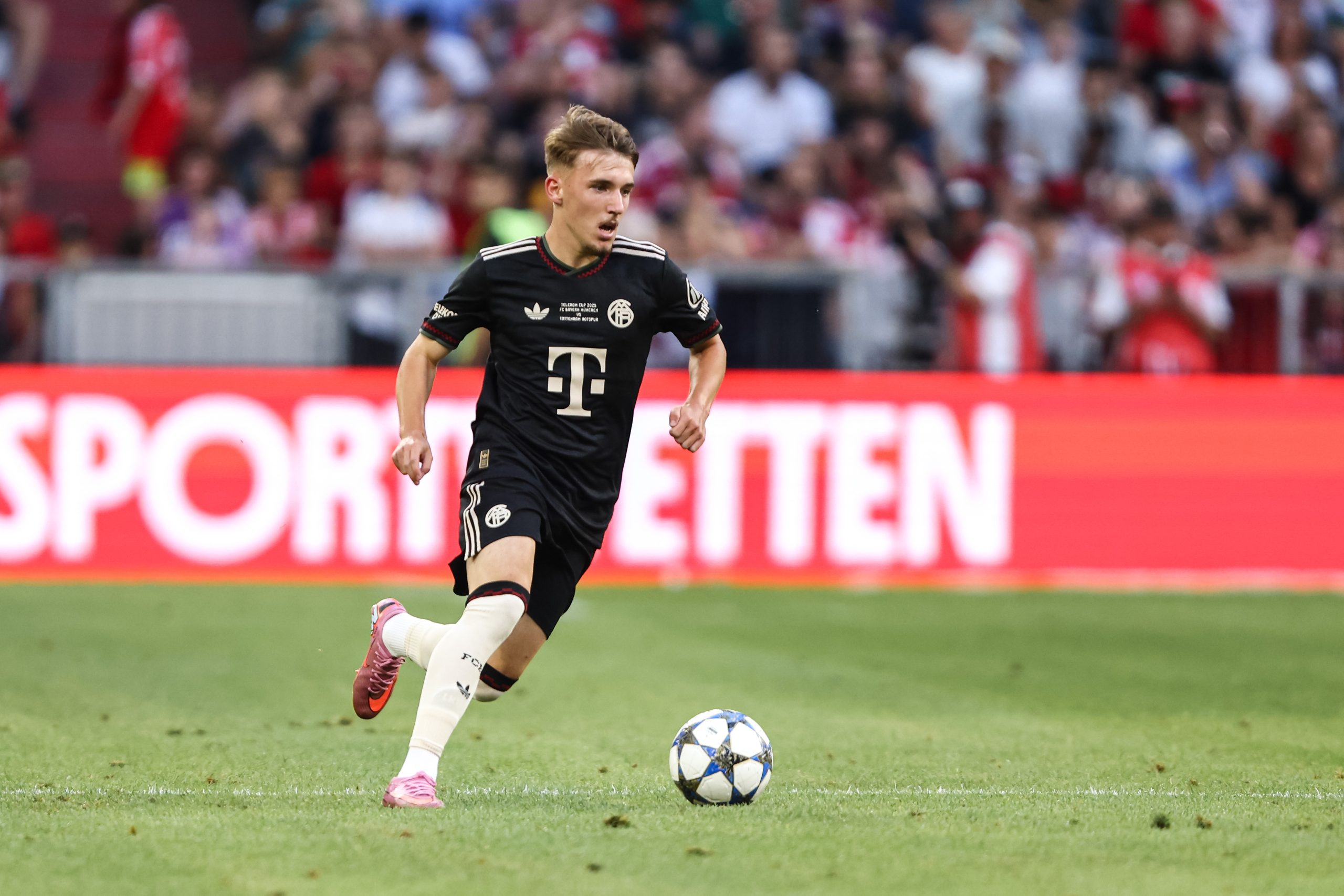 “Bayern”in futbolçusu Çempionlar Liqasında yeni rekorda imza atdı