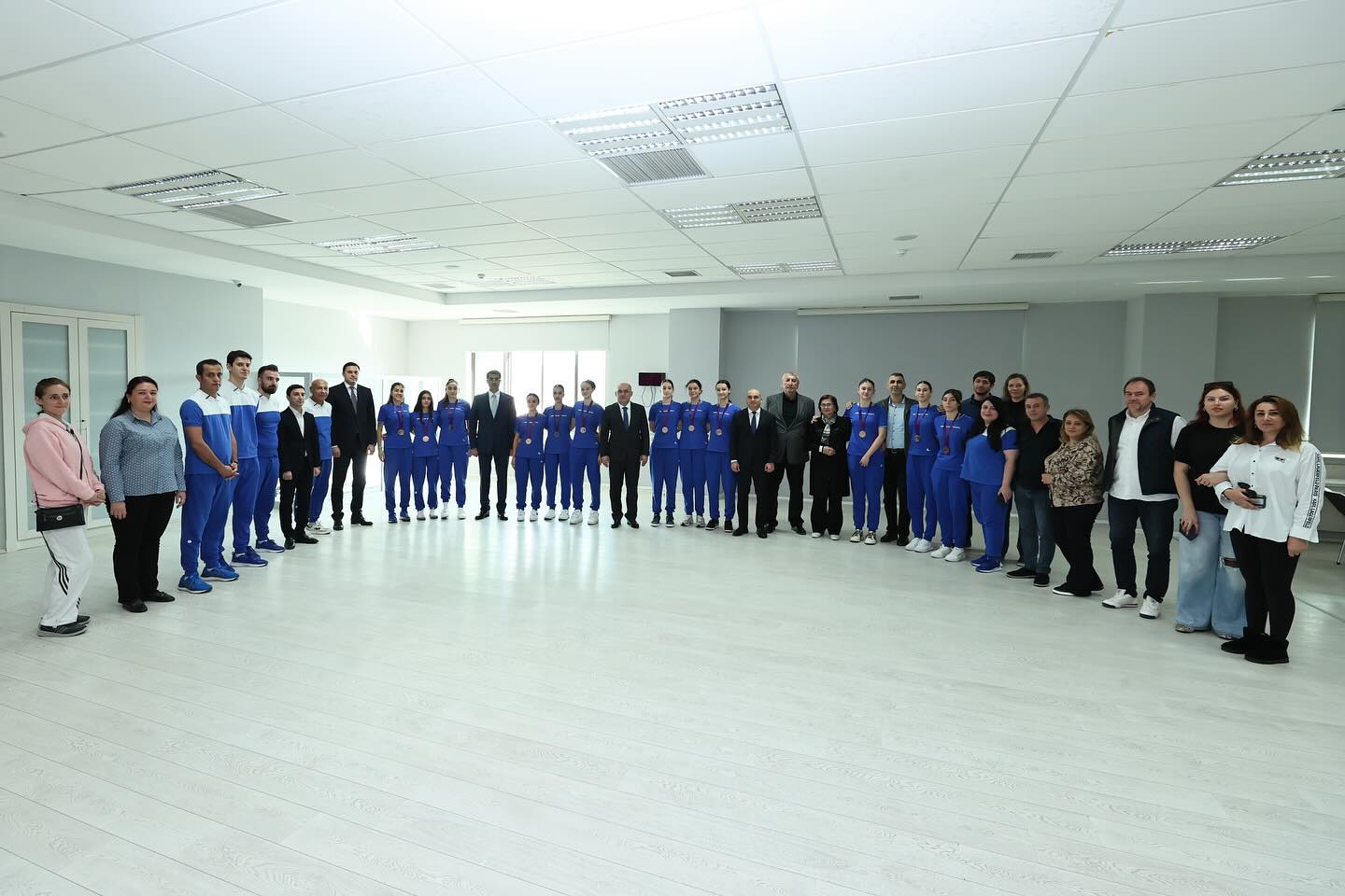 AVF prezidenti milli üzvləri ilə görüşdü