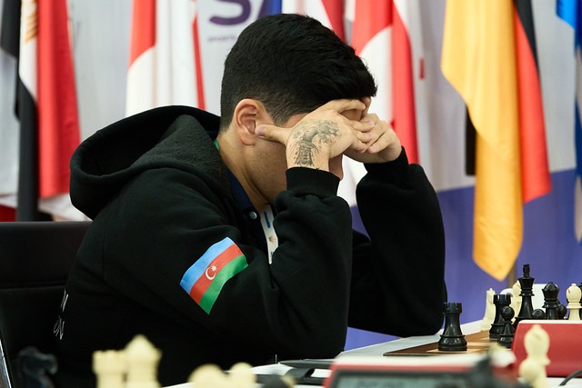 Azərbaycanın iki şahmatçısı mərhələ adladı, ikisi dayandı