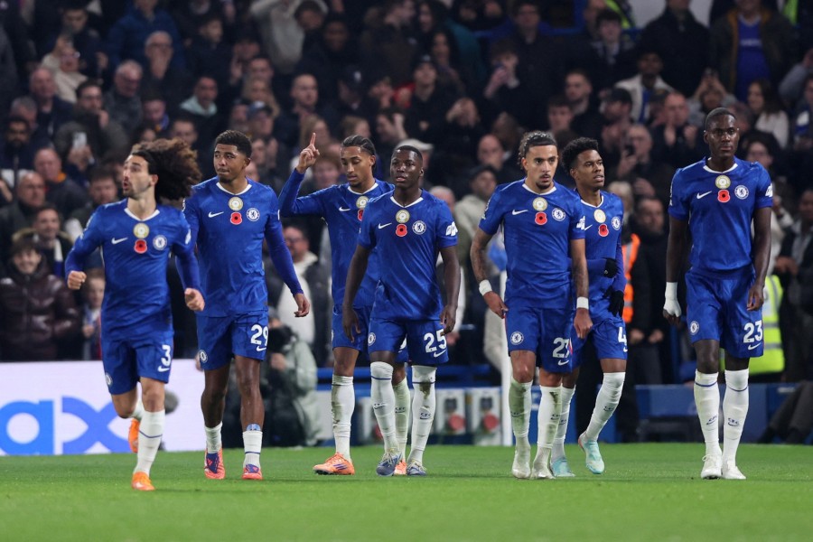 “Arsenal” xal itirdi, “Çelsi” darmadağına sevindi