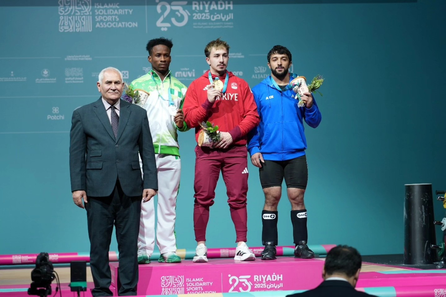 Azərbaycan ağırlıqqaldıranı İslamiadada 3 medal qazandı