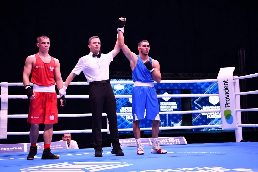 Azərbaycan boksçusu doğum günündə AÇ-nin yarımfinalına vəsiqə qazandı