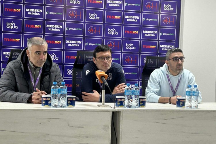 “Həmin anda futbolçularımızdan biri ilə danışırdım, epizodu görmədim”