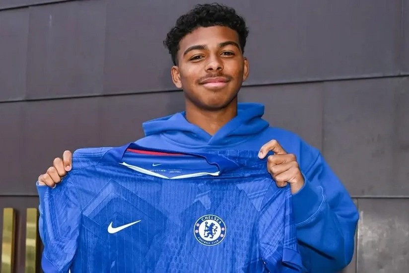 &ldquo;Çelsi&rdquo; braziliyalı məşhur futbolçunun oğlu ilə peşəkar müqavilə bağladı