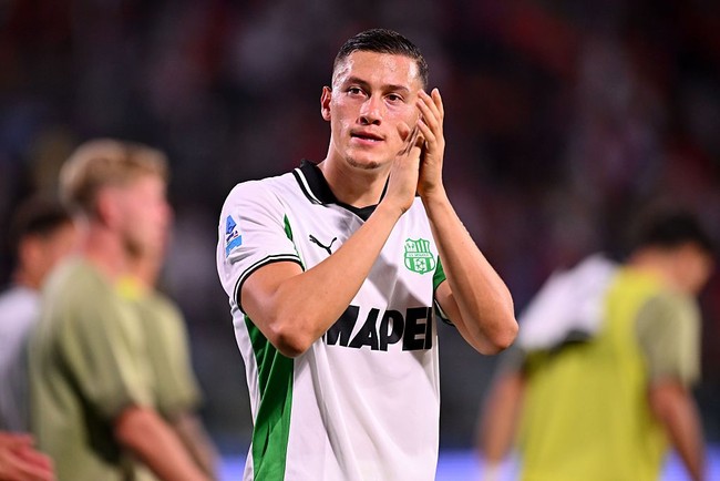 “Sassuolo”nun müdafiəçisi “Milan”a keçə bilər