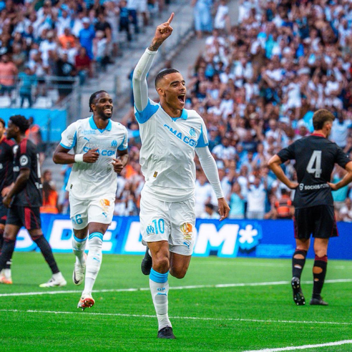 “Olimpik” hücumçusuna görə nəhəng təklif aldı