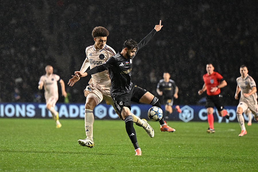 “Ayaks” Bakıdakı oyunda ilkə imza atıb