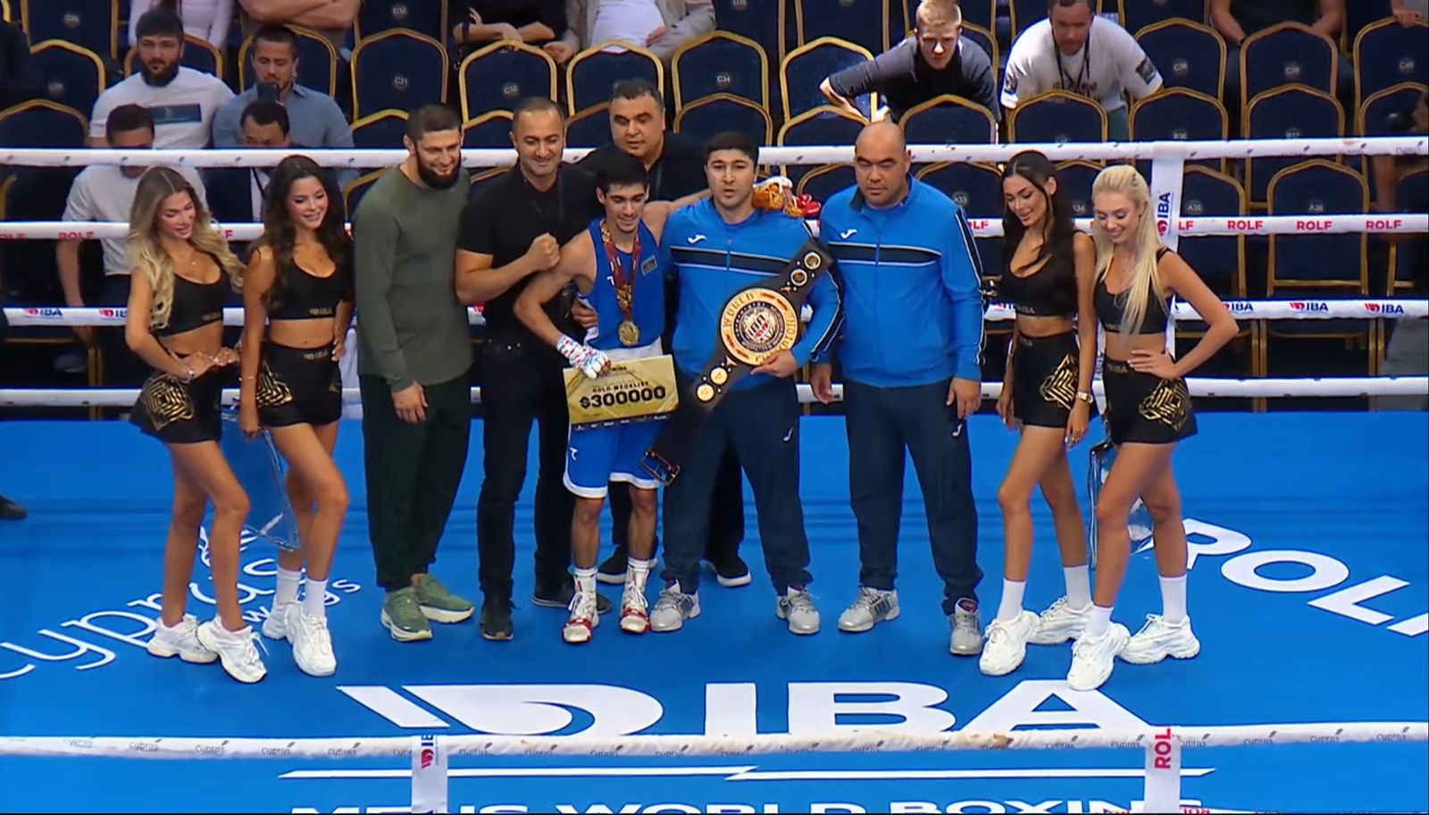 Azərbaycan boksçusu 19 yaşında dünya çempionu oldu