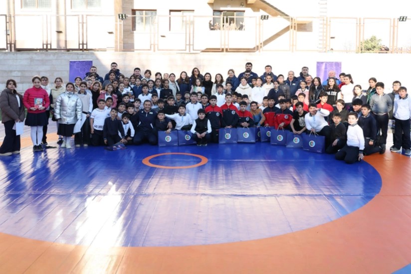 Azərbaycanın tanınmış güləş simaları Qarabağ və Şərqi Zəngəzurda məktəblilərlə görüşüblər