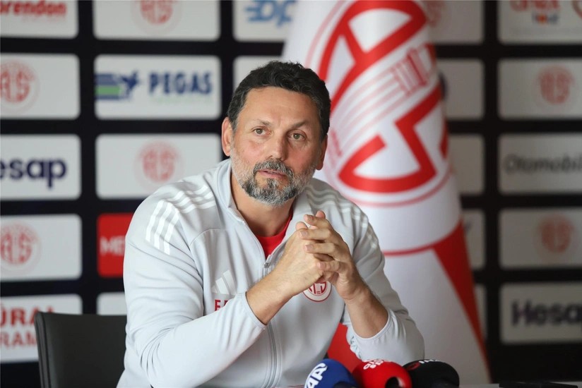 Super Liqa klubu baş məşqçisi ilə vidalaşdı