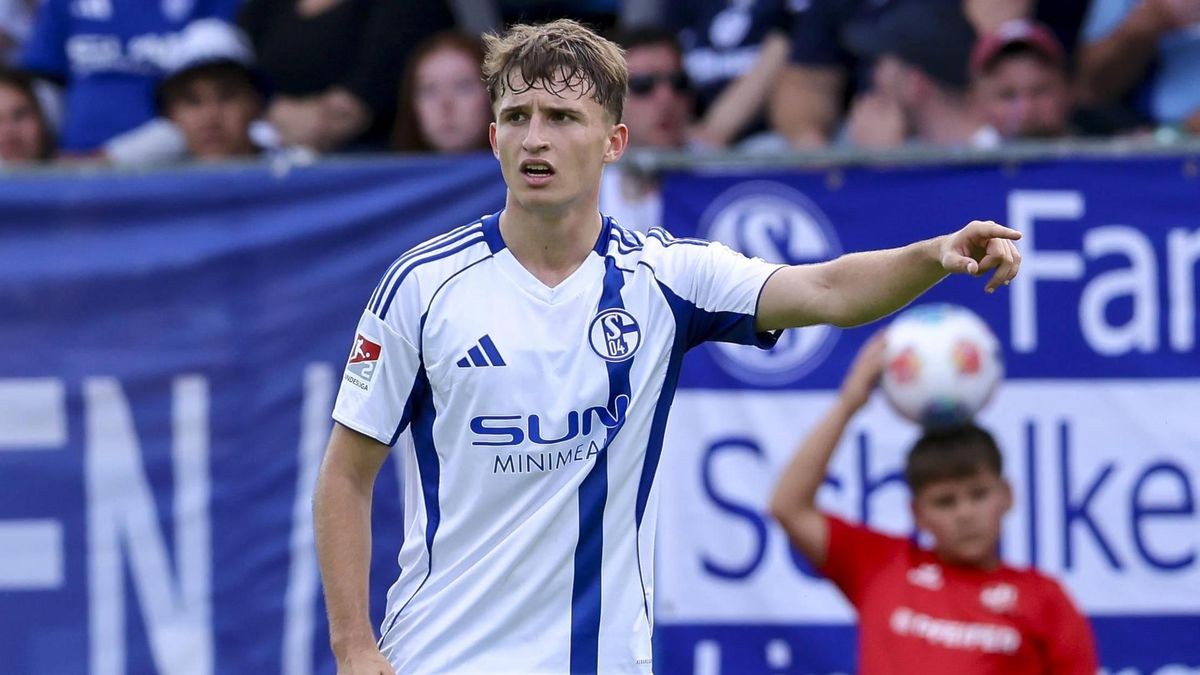 “Şalke”nin müdafiəçisi ilə klubları maraqlanırlar