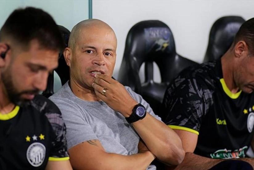 Aleks de Souza istefaya göndərildi