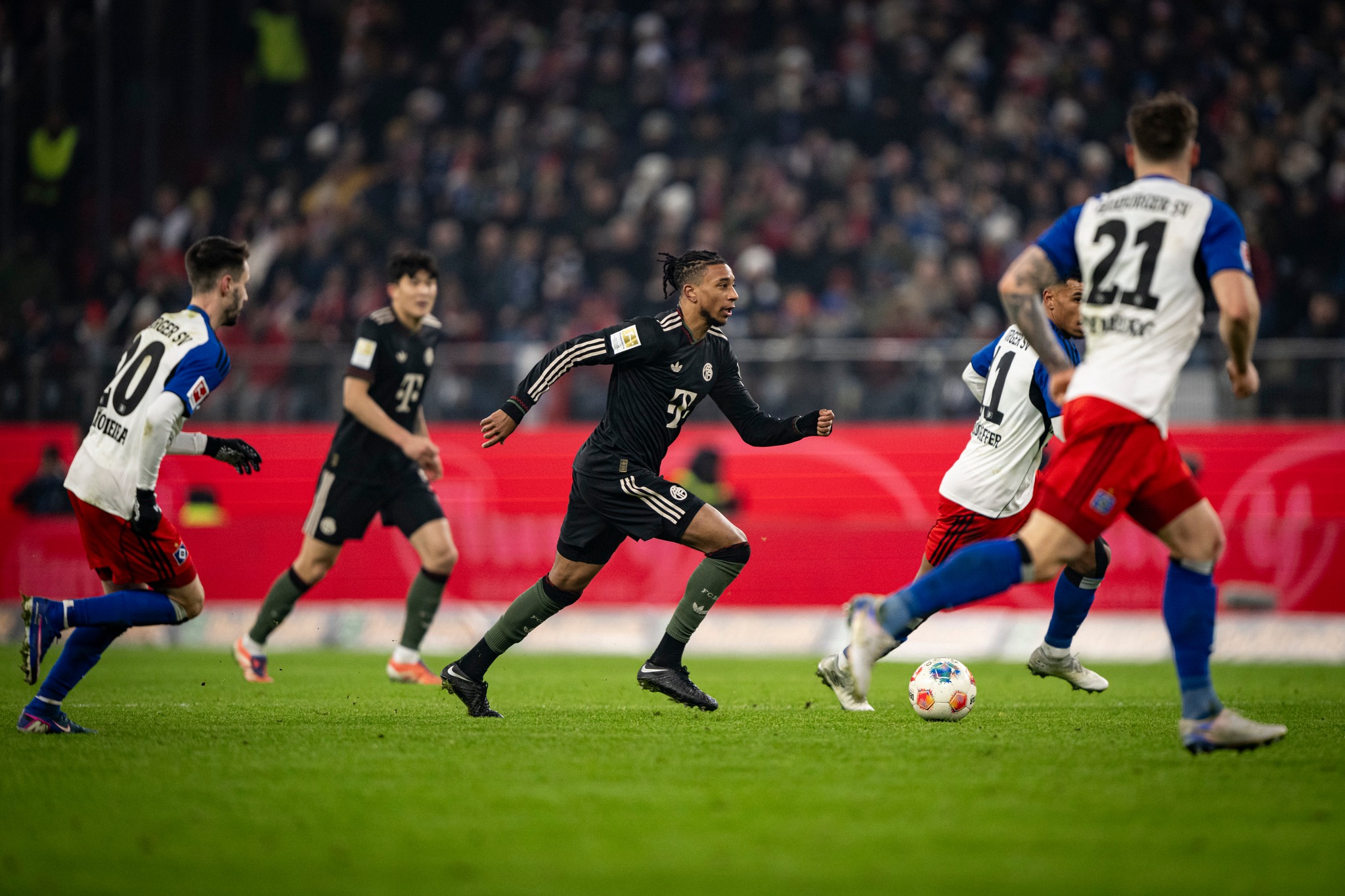 “Bayern” səfərdə xal itirdi