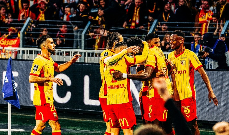 &ldquo;Lans&rdquo; 3 xalı 3 qolla qazandı