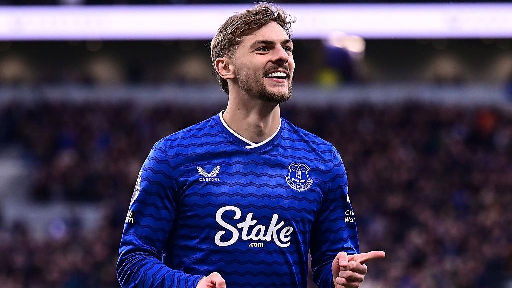 MS &ldquo;Everton&rdquo;un yarımmüdafiəçisinə göz dikib