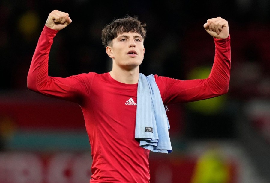 “Çelsi” “Yuventus”la oyunçu mübadiləsinə hazırdır