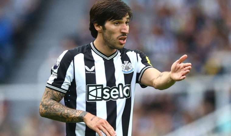 Tonali İngiltərənin iki nəhənginin maraq dairəsindədir