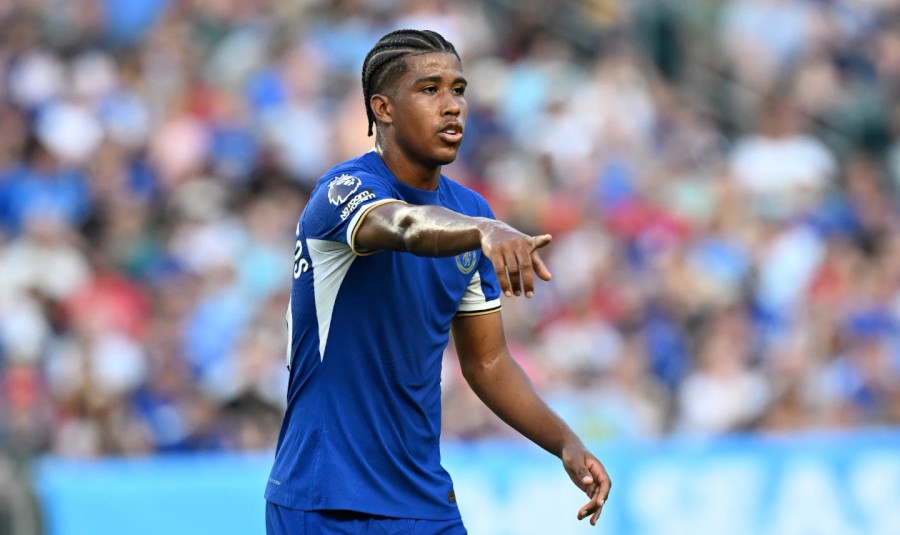 MY “Çelsi”nin yarımmüdafiəçisi ilə maraqlanır