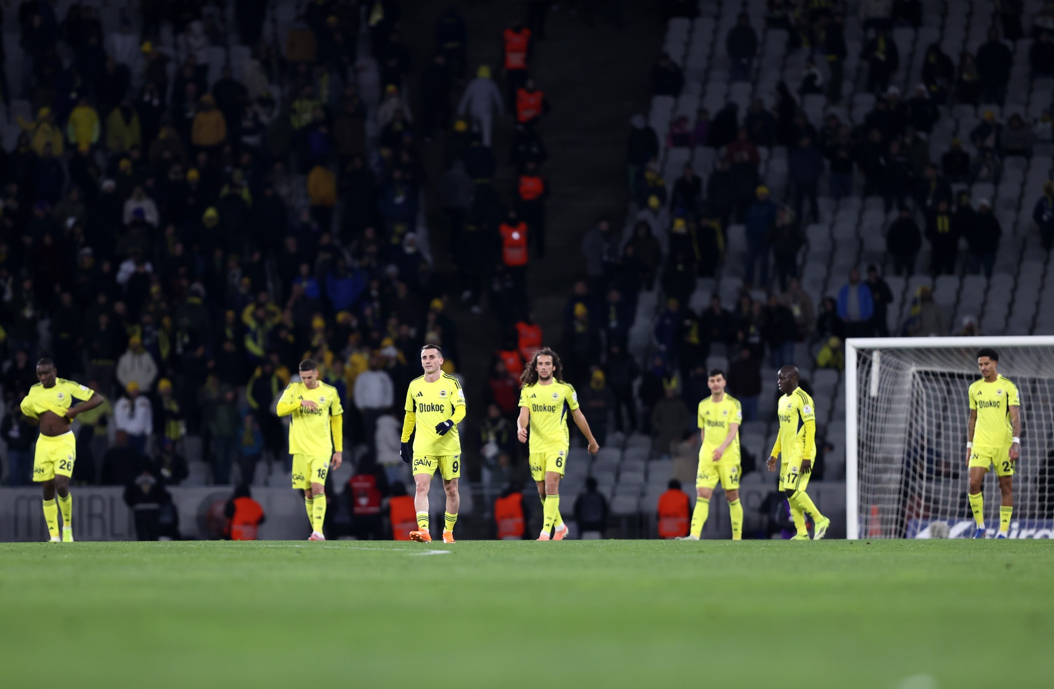 &ldquo;Fənərbağça&rdquo; ilk məğlubiyyətinə üzüldü