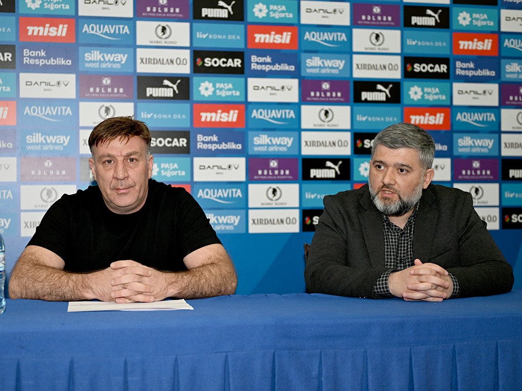 İsayev məşqçilərlə ilk görüşünü keçirib