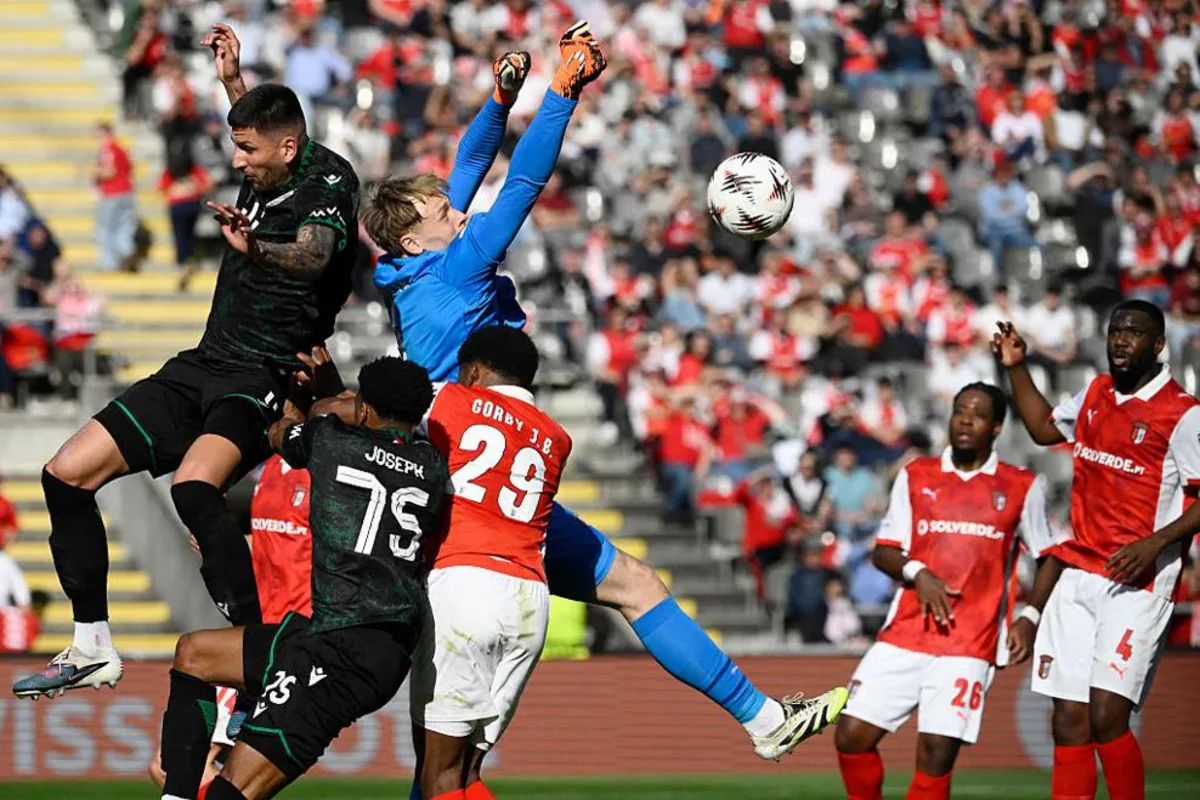 1/4 finala yüksələn ilk komanda bəlli oldu