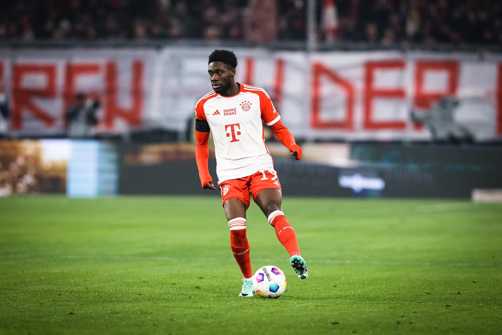 MY “Bayern”in müdafiəçisi ilə maraqlanır