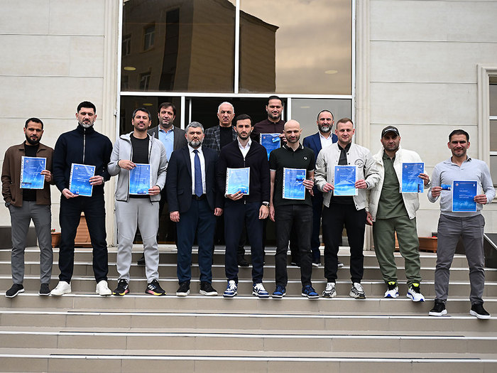 Məşqçilərə diplom təqdim olundu